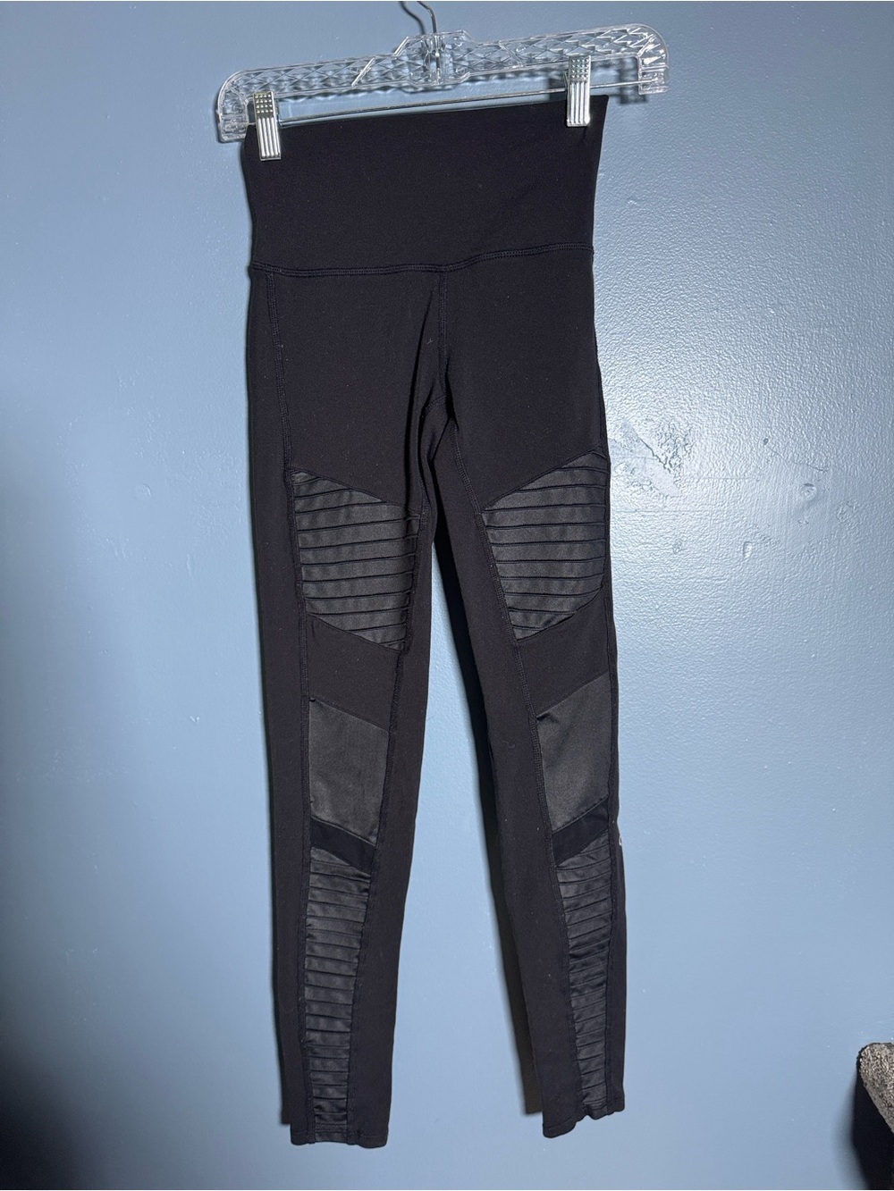 Alo Yoga High Rise Ankle Leggings Womens XS Black Stretch Elastic Waist Logo